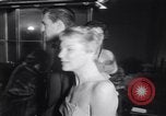 Immagine di Il mio uomo Godfrey tappeto rosso Los Angeles California USA, 1957, secondo 54 filmato di repertorio 65675037999