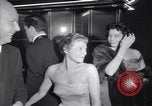 Immagine di Il mio uomo Godfrey tappeto rosso Los Angeles California USA, 1957, secondo 56 filmato di repertorio 65675037999