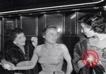 Immagine di Il mio uomo Godfrey tappeto rosso Los Angeles California USA, 1957, secondo 61 filmato di repertorio 65675037999