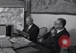 Immagine di I manoscritti originali dissigillato ed illustrato ai giornalisti United States USA, 1957, secondo 10 filmato di repertorio 65675038001