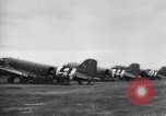 Image Parachutistes Royaume-Uni, 1944, de la seconde 36 séquences d'archives historiques vidéo 65675038002