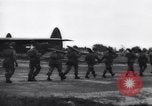Image Parachutistes Royaume-Uni, 1944, de la seconde 55 séquences d'archives historiques vidéo 65675038002