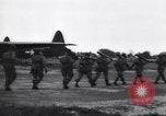 Image Parachutistes Royaume-Uni, 1944, de la seconde 56 séquences d'archives historiques vidéo 65675038002