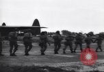 Image Parachutistes Royaume-Uni, 1944, de la seconde 57 séquences d'archives historiques vidéo 65675038002