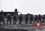 Image Parachutistes Royaume-Uni, 1944, de la seconde 58 séquences d'archives historiques vidéo 65675038002