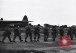 Image Parachutistes Royaume-Uni, 1944, de la seconde 59 séquences d'archives historiques vidéo 65675038002