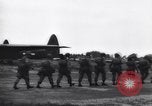 Image Parachutistes Royaume-Uni, 1944, de la seconde 60 séquences d'archives historiques vidéo 65675038002