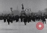 Standbild sowjetische und amerikanische Soldaten Moskau Russland Sowjetunion, 1945, aus Sekunde 4 historischem Filmmaterial Videoclip 65675038019