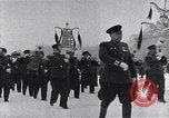 Standbild sowjetische und amerikanische Soldaten Moskau Russland Sowjetunion, 1945, aus Sekunde 9 historischem Filmmaterial Videoclip 65675038019