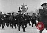 Standbild sowjetische und amerikanische Soldaten Moskau Russland Sowjetunion, 1945, aus Sekunde 10 historischem Filmmaterial Videoclip 65675038019