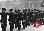 Standbild sowjetische und amerikanische Soldaten Moskau Russland Sowjetunion, 1945, aus Sekunde 27 historischem Filmmaterial Videoclip 65675038019