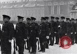 Standbild sowjetische und amerikanische Soldaten Moskau Russland Sowjetunion, 1945, aus Sekunde 28 historischem Filmmaterial Videoclip 65675038019