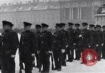 Standbild sowjetische und amerikanische Soldaten Moskau Russland Sowjetunion, 1945, aus Sekunde 29 historischem Filmmaterial Videoclip 65675038019