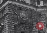 Standbild sowjetische und amerikanische Soldaten Moskau Russland Sowjetunion, 1945, aus Sekunde 32 historischem Filmmaterial Videoclip 65675038019