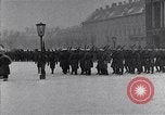 Standbild sowjetische und amerikanische Soldaten Moskau Russland Sowjetunion, 1945, aus Sekunde 36 historischem Filmmaterial Videoclip 65675038019