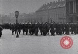 Standbild sowjetische und amerikanische Soldaten Moskau Russland Sowjetunion, 1945, aus Sekunde 37 historischem Filmmaterial Videoclip 65675038019