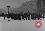 Standbild sowjetische und amerikanische Soldaten Moskau Russland Sowjetunion, 1945, aus Sekunde 38 historischem Filmmaterial Videoclip 65675038019