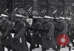 Standbild sowjetische und amerikanische Soldaten Moskau Russland Sowjetunion, 1945, aus Sekunde 41 historischem Filmmaterial Videoclip 65675038019