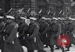 Standbild sowjetische und amerikanische Soldaten Moskau Russland Sowjetunion, 1945, aus Sekunde 42 historischem Filmmaterial Videoclip 65675038019