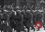 Standbild sowjetische und amerikanische Soldaten Moskau Russland Sowjetunion, 1945, aus Sekunde 44 historischem Filmmaterial Videoclip 65675038019