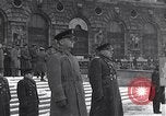 Standbild sowjetische und amerikanische Soldaten Moskau Russland Sowjetunion, 1945, aus Sekunde 47 historischem Filmmaterial Videoclip 65675038019