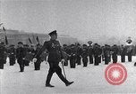 Standbild sowjetische und amerikanische Soldaten Moskau Russland Sowjetunion, 1945, aus Sekunde 50 historischem Filmmaterial Videoclip 65675038019