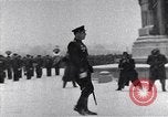 Standbild sowjetische und amerikanische Soldaten Moskau Russland Sowjetunion, 1945, aus Sekunde 52 historischem Filmmaterial Videoclip 65675038019