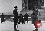 Standbild sowjetische und amerikanische Soldaten Moskau Russland Sowjetunion, 1945, aus Sekunde 54 historischem Filmmaterial Videoclip 65675038019