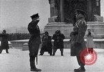 Standbild sowjetische und amerikanische Soldaten Moskau Russland Sowjetunion, 1945, aus Sekunde 55 historischem Filmmaterial Videoclip 65675038019