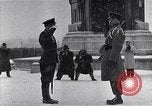 Standbild sowjetische und amerikanische Soldaten Moskau Russland Sowjetunion, 1945, aus Sekunde 56 historischem Filmmaterial Videoclip 65675038019