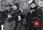 Standbild sowjetische und amerikanische Soldaten Moskau Russland Sowjetunion, 1945, aus Sekunde 60 historischem Filmmaterial Videoclip 65675038019