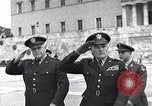 Standbild Allgemeine Van Flotte Athen Griechenland Syntagma Square, 1948, aus Sekunde 22 historischem Filmmaterial Videoclip 65675038021