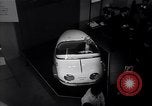Image International Auto Show New York City USA, 1956, de la seconde 17 séquences d'archives historiques vidéo 65675038024