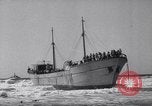 Immagine di Le forze britanniche intercettare illegale di immigrati ebrei Palestina, 1947, secondo 41 filmato di repertorio 65675038027