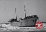 Immagine di Le forze britanniche intercettare illegale di immigrati ebrei Palestina, 1947, secondo 42 filmato di repertorio 65675038027