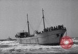 Immagine di Le forze britanniche intercettare illegale di immigrati ebrei Palestina, 1947, secondo 43 filmato di repertorio 65675038027