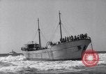Immagine di Le forze britanniche intercettare illegale di immigrati ebrei Palestina, 1947, secondo 45 filmato di repertorio 65675038027