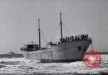 Immagine di Le forze britanniche intercettare illegale di immigrati ebrei Palestina, 1947, secondo 48 filmato di repertorio 65675038027