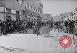 Standbild britischen Verhängung des Kriegsrechts in Eretz Israel Tel Aviv Palästina, 1947, aus Sekunde 11 historischem Filmmaterial Videoclip 65675038028