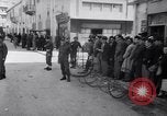 Standbild britischen Verhängung des Kriegsrechts in Eretz Israel Tel Aviv Palästina, 1947, aus Sekunde 28 historischem Filmmaterial Videoclip 65675038028