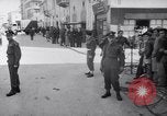 Standbild britischen Verhängung des Kriegsrechts in Eretz Israel Tel Aviv Palästina, 1947, aus Sekunde 30 historischem Filmmaterial Videoclip 65675038028