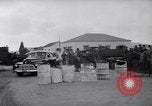 Standbild britische Truppen Verhängung des Kriegsrechts Tel Aviv Palästina, 1947, aus Sekunde 6 historischem Filmmaterial Videoclip 65675038029