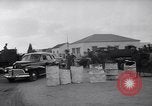 Standbild britische Truppen Verhängung des Kriegsrechts Tel Aviv Palästina, 1947, aus Sekunde 10 historischem Filmmaterial Videoclip 65675038029