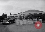 Standbild britische Truppen Verhängung des Kriegsrechts Tel Aviv Palästina, 1947, aus Sekunde 11 historischem Filmmaterial Videoclip 65675038029