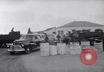 Standbild britische Truppen Verhängung des Kriegsrechts Tel Aviv Palästina, 1947, aus Sekunde 13 historischem Filmmaterial Videoclip 65675038029