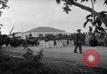 Standbild britische Truppen Verhängung des Kriegsrechts Tel Aviv Palästina, 1947, aus Sekunde 18 historischem Filmmaterial Videoclip 65675038029