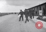Standbild britische Truppen Verhängung des Kriegsrechts Tel Aviv Palästina, 1947, aus Sekunde 31 historischem Filmmaterial Videoclip 65675038029