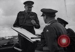 Standbild britische Truppen Verhängung des Kriegsrechts Tel Aviv Palästina, 1947, aus Sekunde 40 historischem Filmmaterial Videoclip 65675038029
