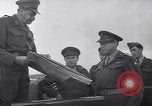 Standbild britische Truppen Verhängung des Kriegsrechts Tel Aviv Palästina, 1947, aus Sekunde 44 historischem Filmmaterial Videoclip 65675038029