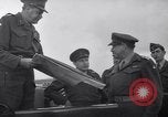Standbild britische Truppen Verhängung des Kriegsrechts Tel Aviv Palästina, 1947, aus Sekunde 47 historischem Filmmaterial Videoclip 65675038029